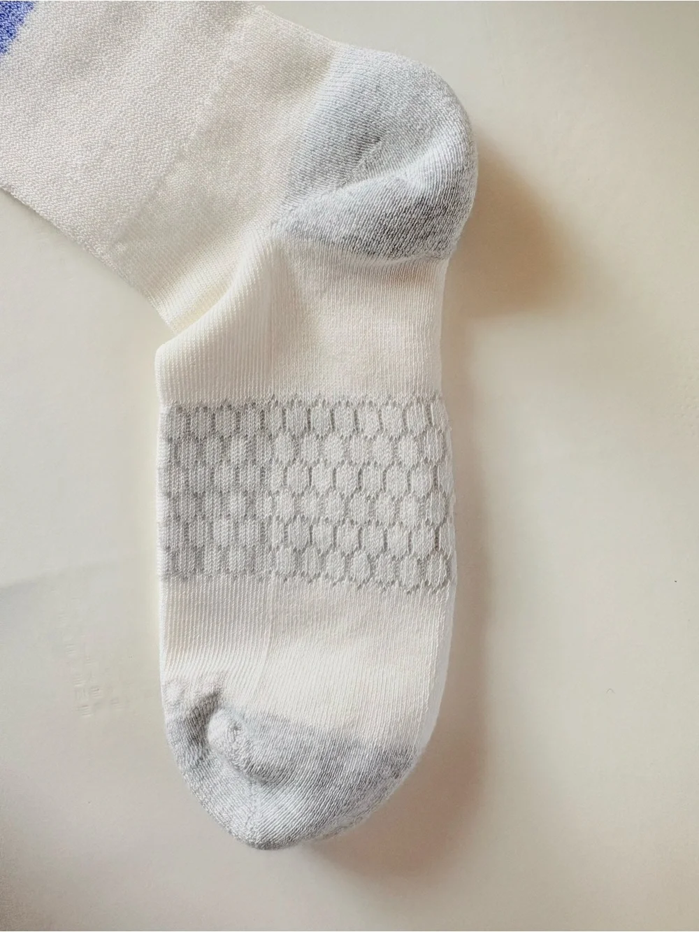 Bombas 7 Pack White Athletic Crew Socks with Light Blue Stripes